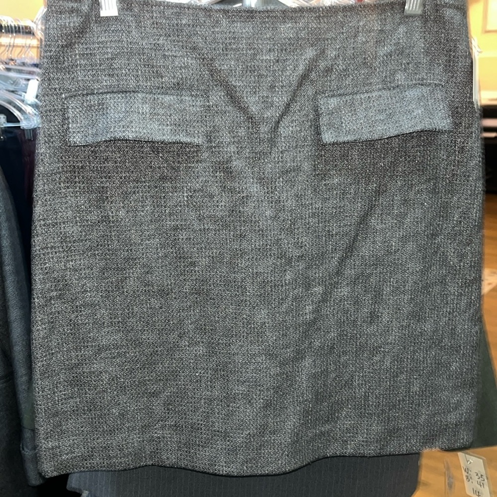 Knee length skirt SZ 6